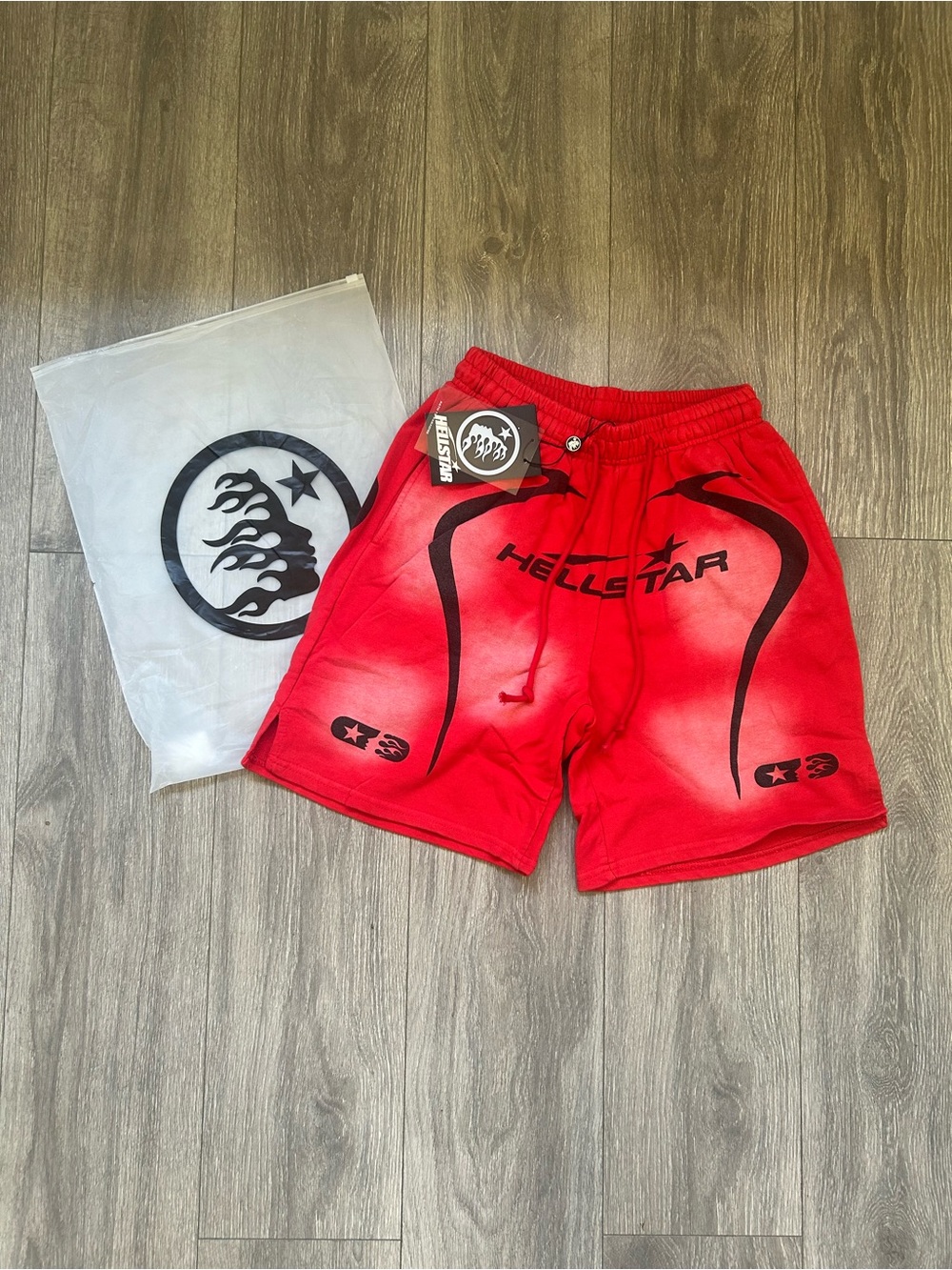 Size L | Red Hellstar shorts